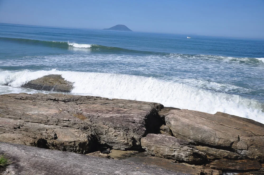 Praia Canto do Itaguá - Rochas