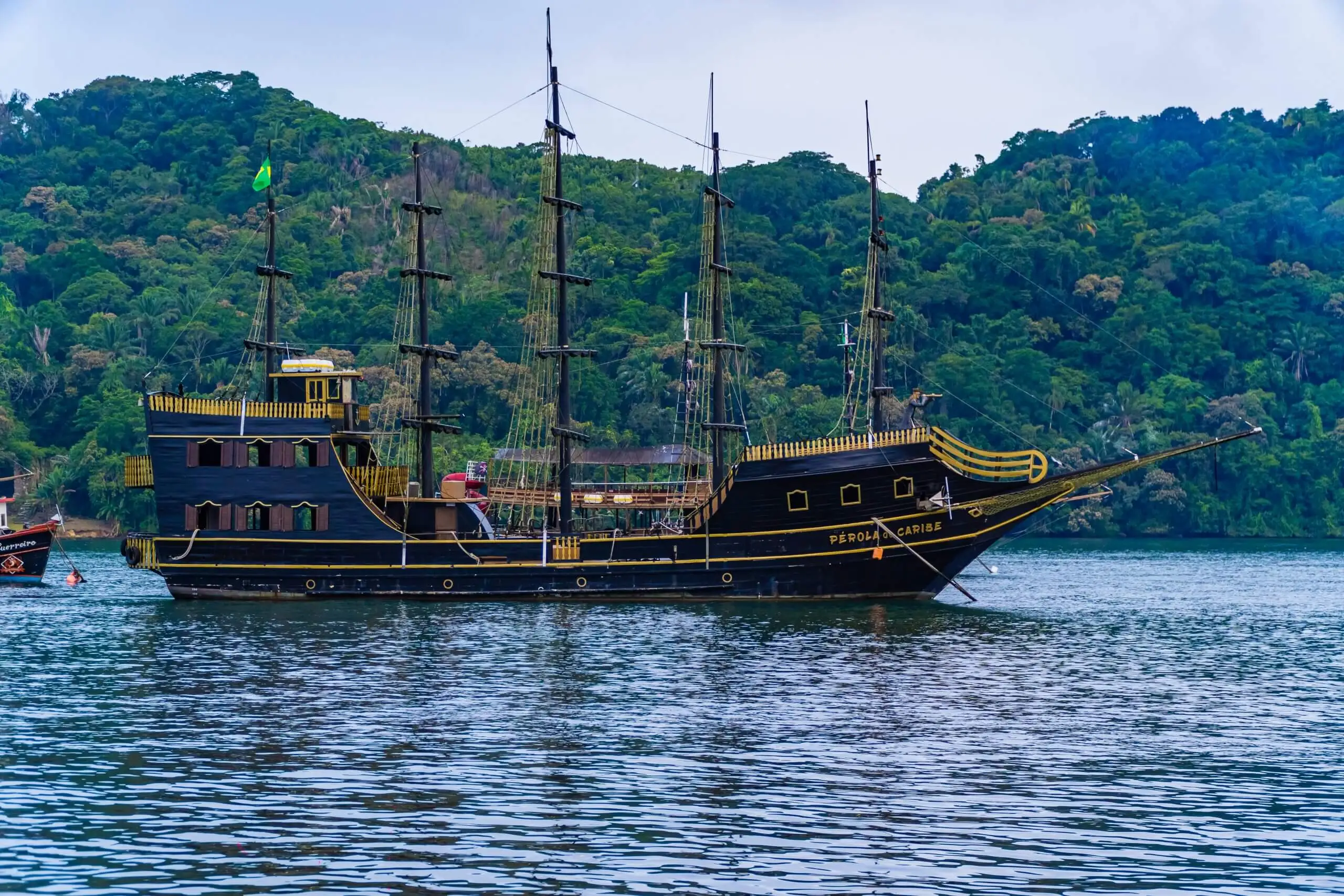 Vista do barco do Passeio de escuna